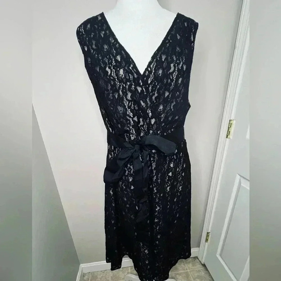 Like New! Lane Bryant Black Lace Sleeveless Dress, Size 20 - Picture 4 of 8